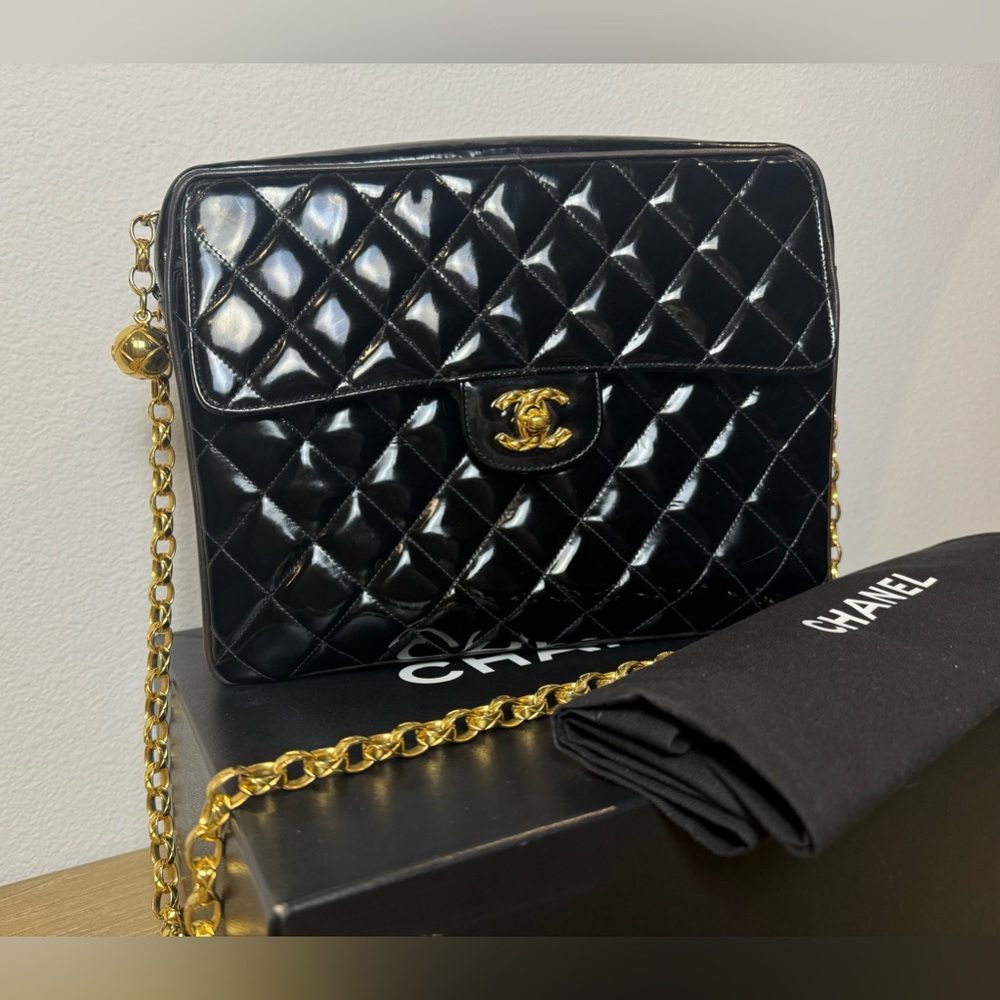 CHANEL vintage Large pocket quilted camera bag